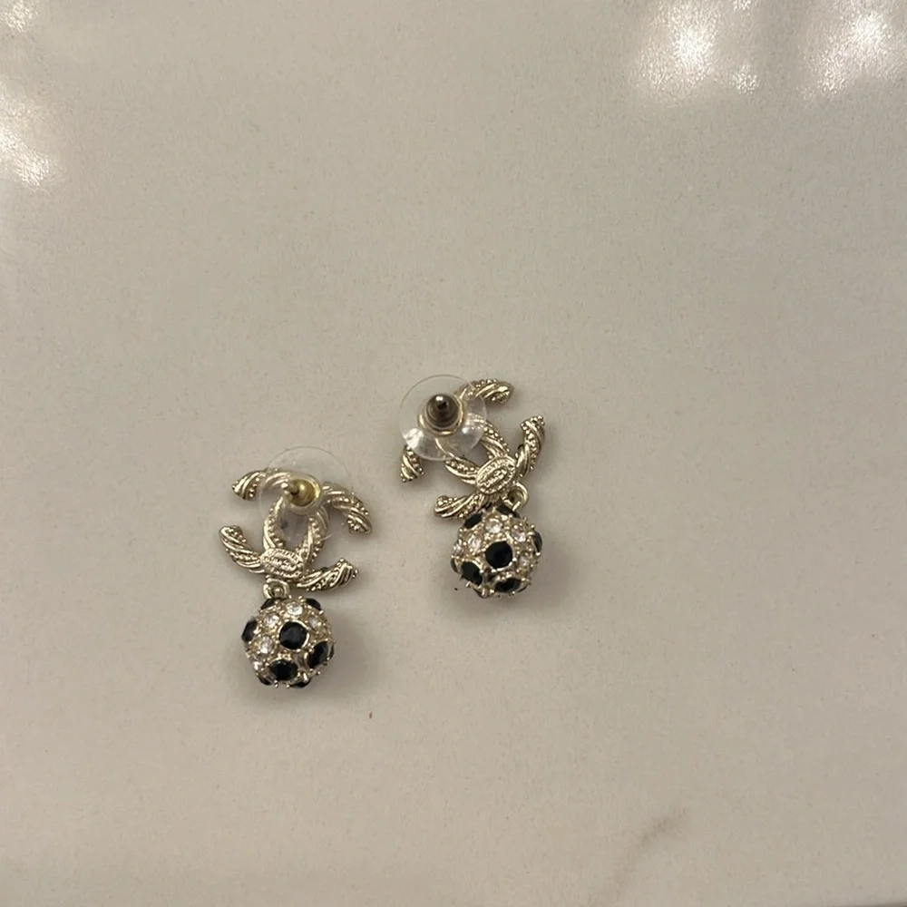 Chanel earrings - Picture 5 of 7